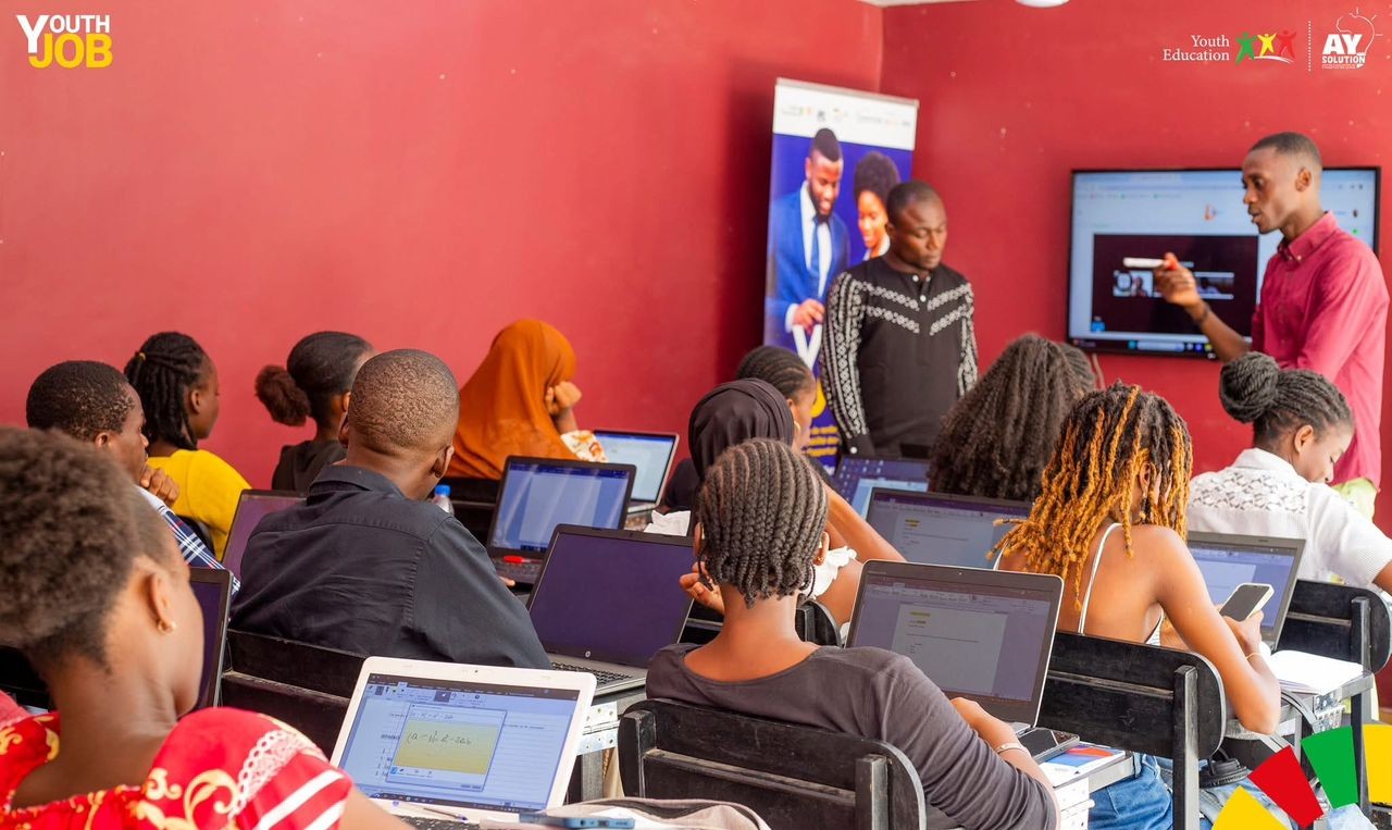 Apprenants AY SOLUTIONS en formation